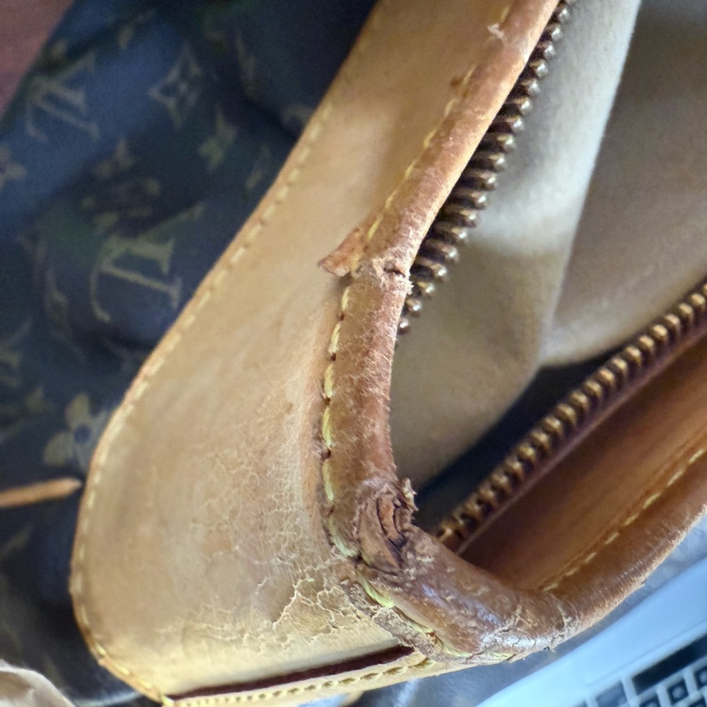 ❌SOLD❌Louis Vuitton Monogram Boétie GM Vintage Satchel • 2009 • Clean Interior - Picture 10 of 17